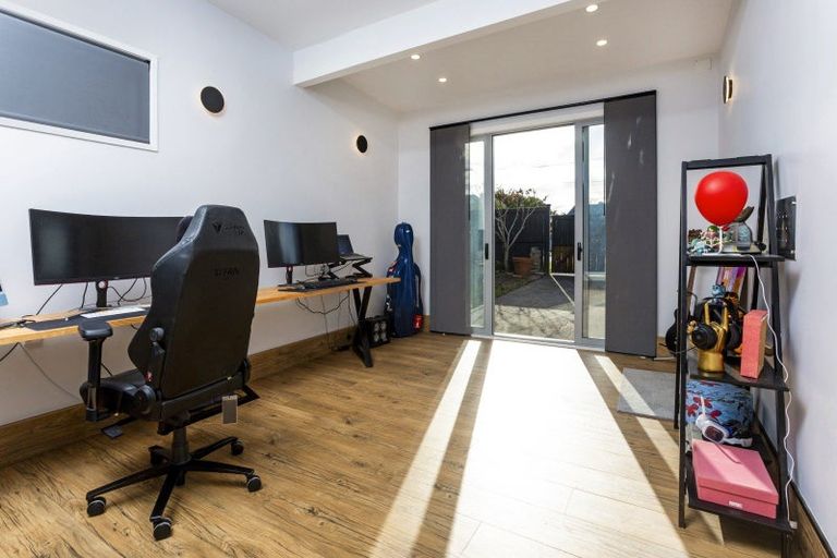 Photo of property in 2/7 Eskdale Road, Birkdale, Auckland, 0626