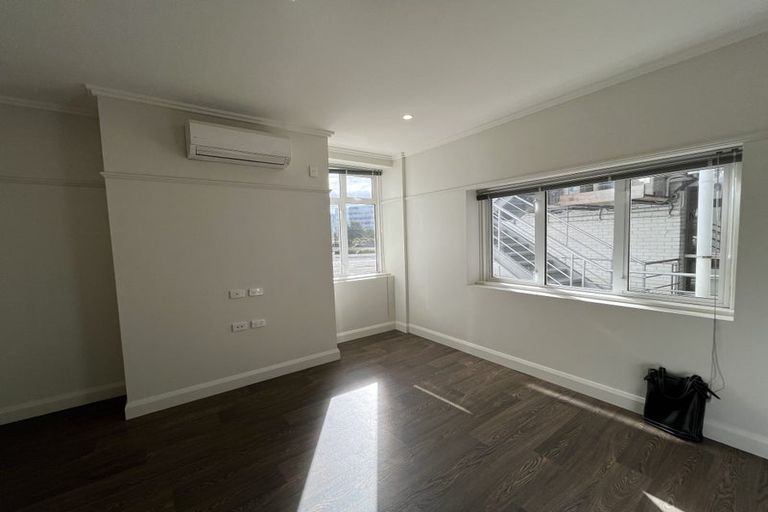 Photo of property in Fountain Court Flats, 48 Oriental Parade, Oriental Bay, Wellington, 6011