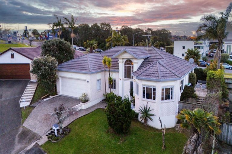 Photo of property in 21 Cinnabar Place, Westgate, Auckland, 0614