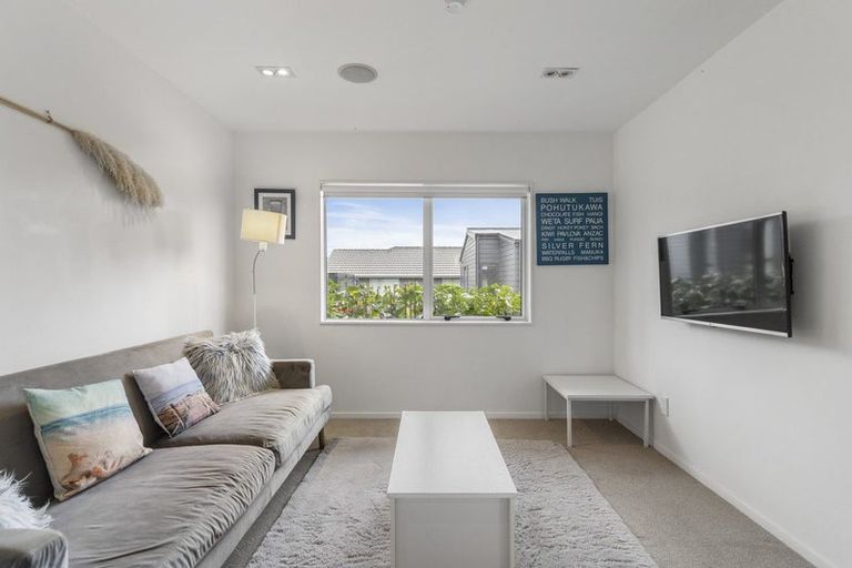 Photo of property in 11a William Bayes Place, Red Beach, 0932