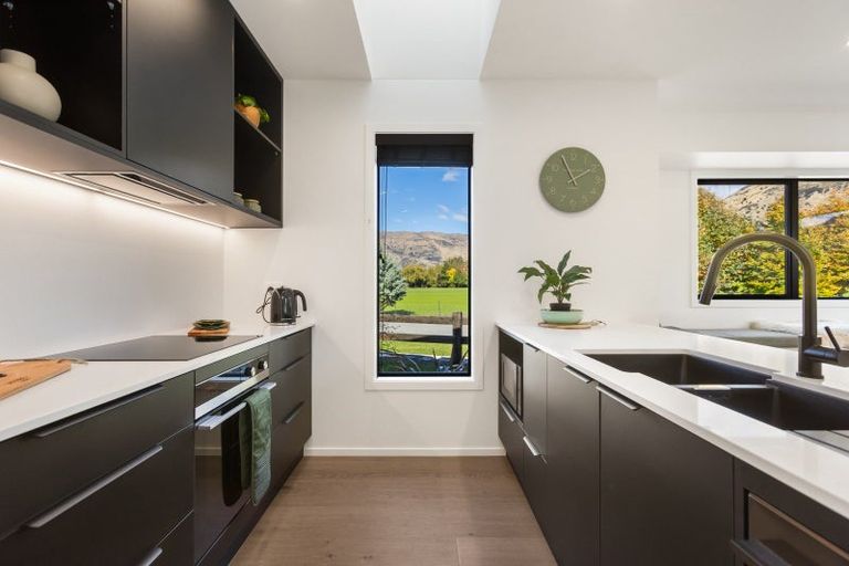 Photo of property in 1 Kamana Rise, Wanaka, 9382