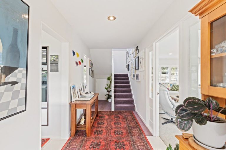 Photo of property in 5 Tamati Place, Merrilands, New Plymouth, 4312