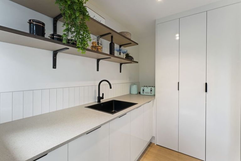 Photo of property in 5 Gallony Avenue, Massey, Auckland, 0614