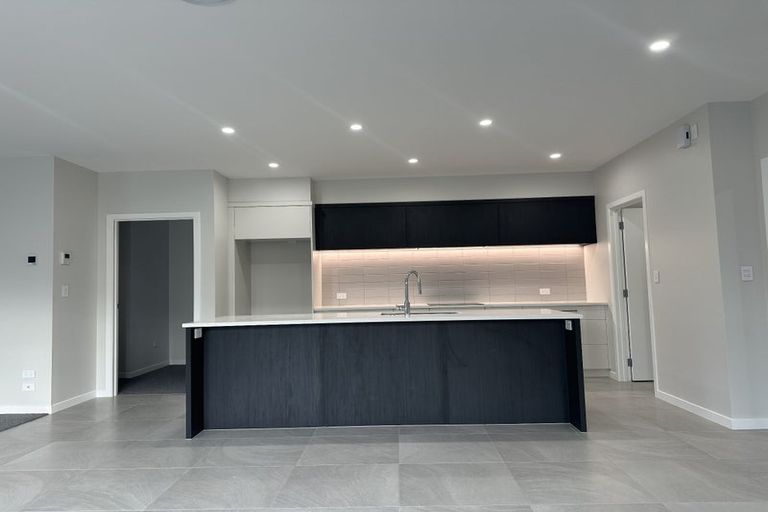 Photo of property in 5 Cassin Place, Taradale, 4112