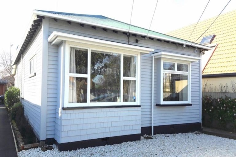 Photo of property in 51 Gresford Street, Edgeware, Christchurch, 8013