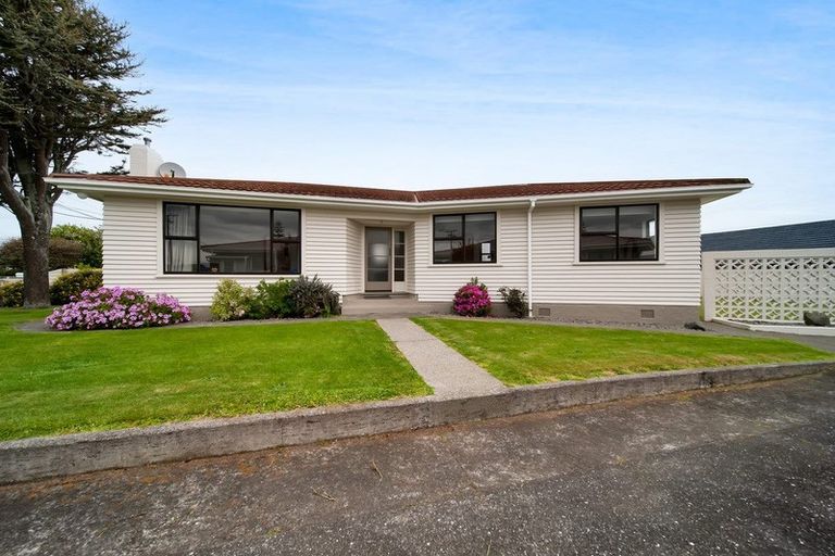 Photo of property in 17 Murray Avenue, Hawera, 4610