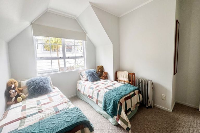 Photo of property in 19 Ravenstone Place, Chatswood, Auckland, 0626