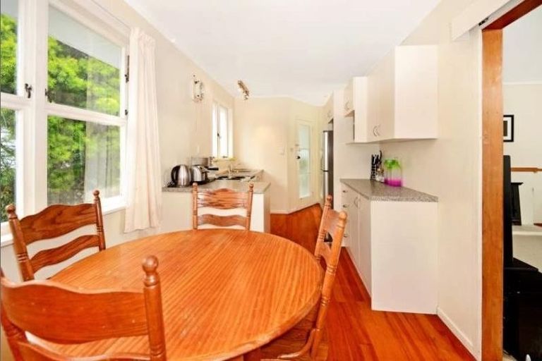 Photo of property in 15 Locket Road, Glenfield, Auckland, 0629