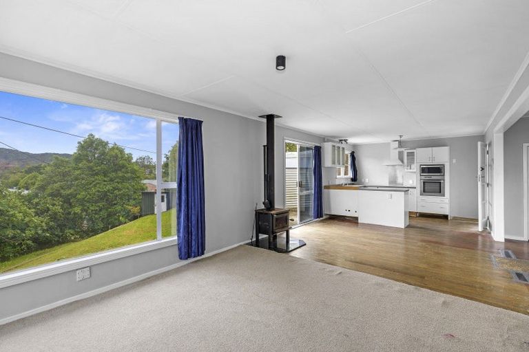 Photo of property in 4 Parenga Street, Wainuiomata, Lower Hutt, 5014