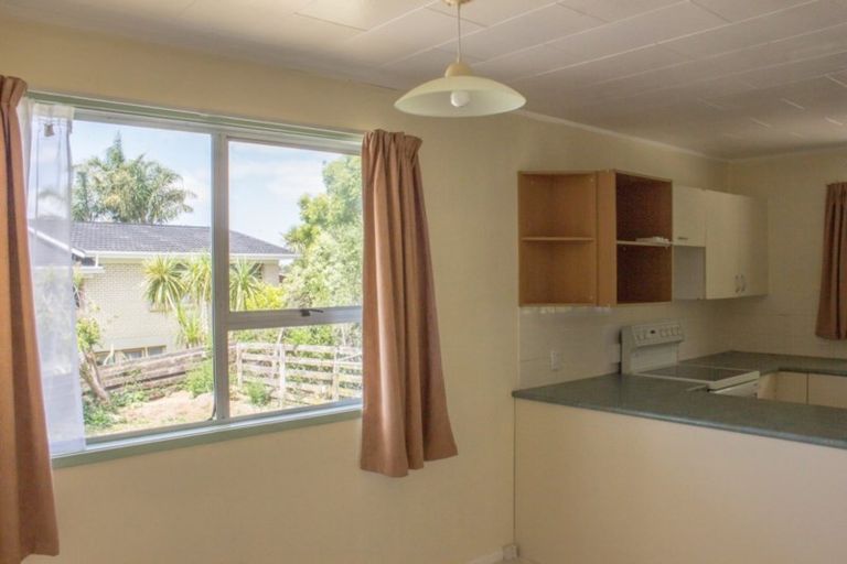 Photo of property in 27 Pipitea Place, Massey, Auckland, 0614