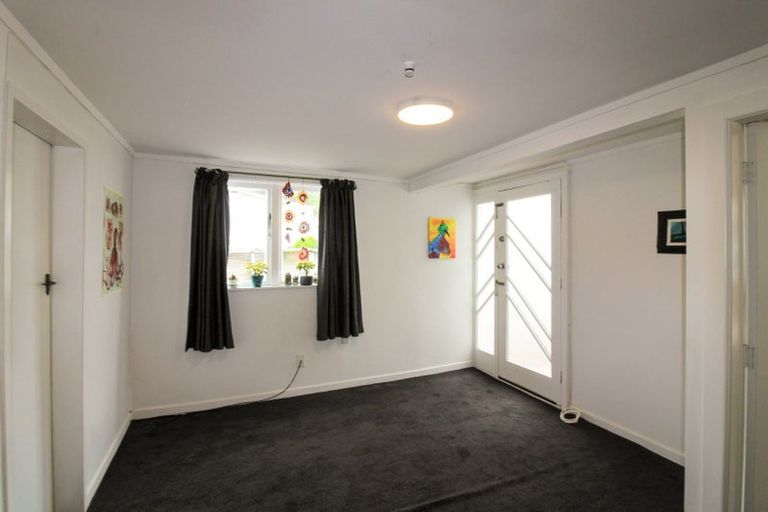 Photo of property in 18 Tamar Street, Island Bay, Wellington, 6023