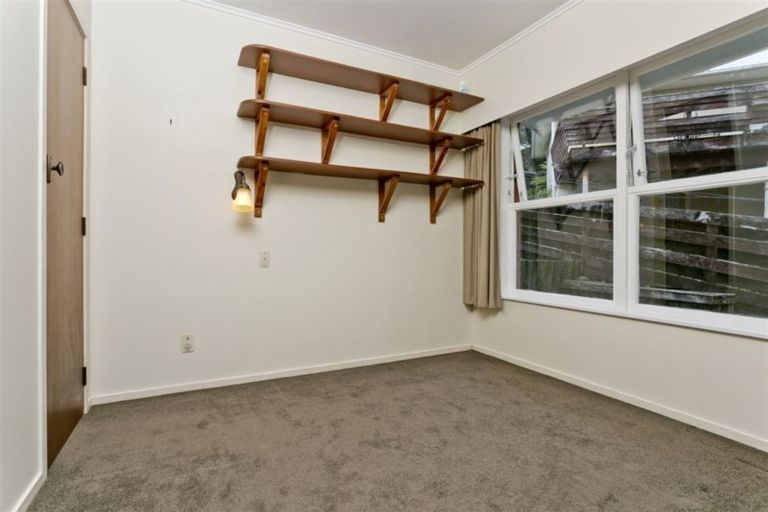 Photo of property in 2/10 Nea Place, Hillcrest, Auckland, 0627