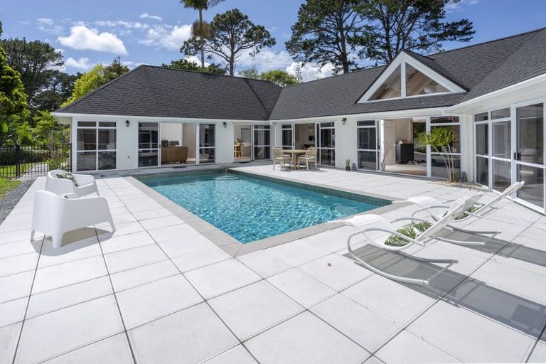 Photo of property in 30 Bernard Magnus Lane, Greenhithe, Auckland, 0632