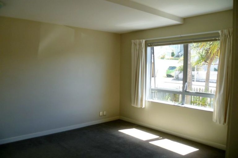 Photo of property in 3 Papawai Terrace, Mount Cook, Wellington, 6021