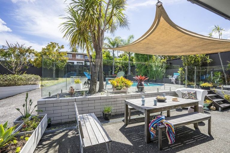 Photo of property in 28 Barlow Place, Chatswood, Auckland, 0626