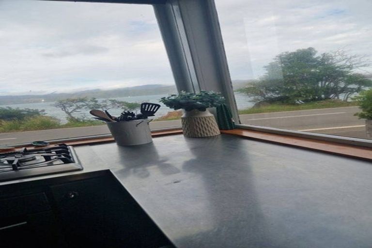 Photo of property in 301 Karaka Bay Road, Karaka Bays, Wellington, 6022
