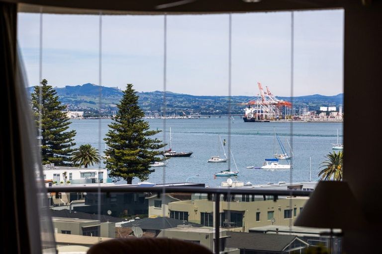 Photo of property in 21 Maunganui Road, Mount Maunganui, 3116