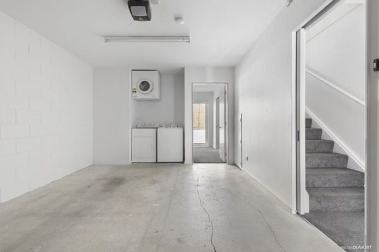 Photo of property in Pirie Street Townhouses, 31/35 Pirie Street, Mount Victoria, Wellington, 6011