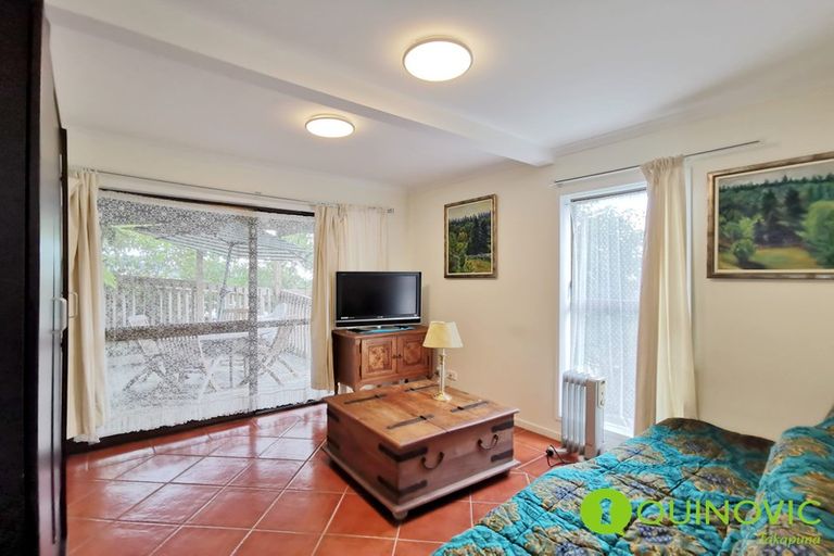 Photo of property in 2/215 Eskdale Road, Birkenhead, Auckland, 0626