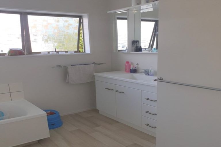 Photo of property in 20 Norfolk Rise, Waiuku, 2123