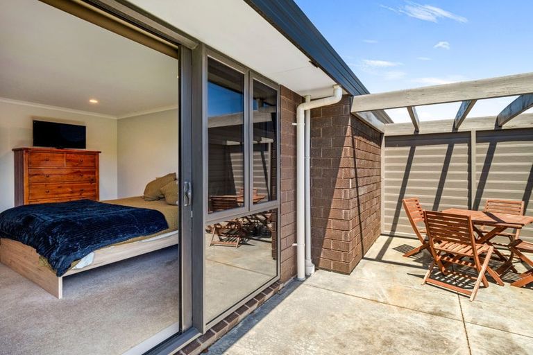Photo of property in 47 Geneva Terrace, Kelvin Grove, Palmerston North, 4414