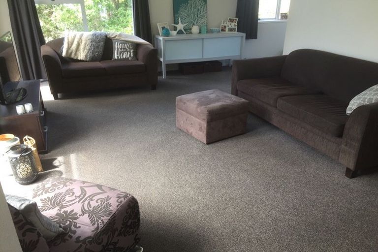 Photo of property in 4 Stallard Place, Glen Eden, Auckland, 0602