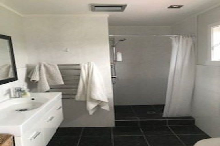 Photo of property in 537b Devonport Road, Tauranga South, Tauranga, 3112