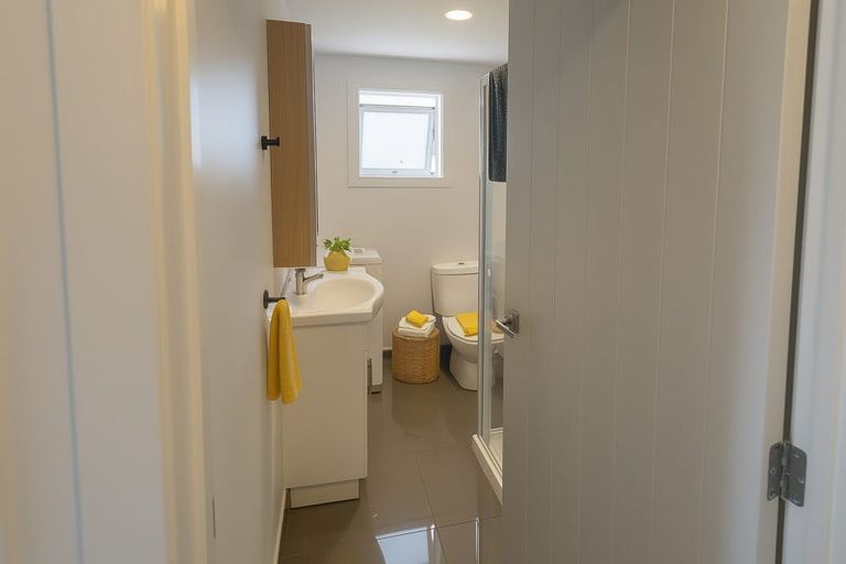 Photo of property in 18 Zita Avenue, Matakatia, Whangaparaoa, 0930