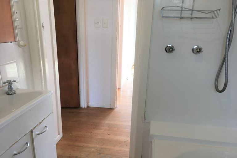 Photo of property in 1/10a Fenwick Avenue, Milford, Auckland, 0620