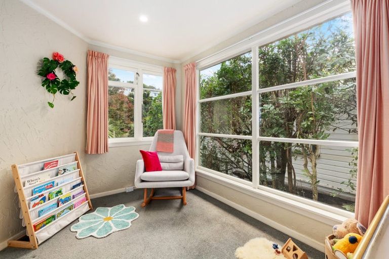 Photo of property in 70 Curtis Street, Northland, Wellington, 6012