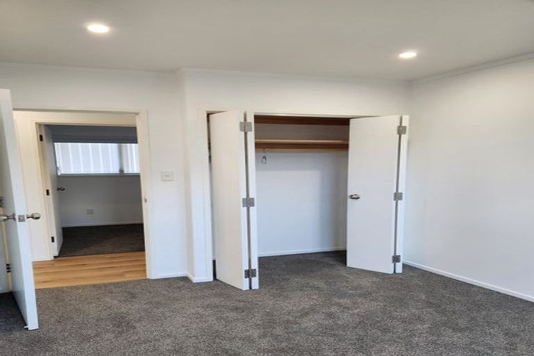 Photo of property in 2/44 Waimumu Road, Massey, Auckland, 0614