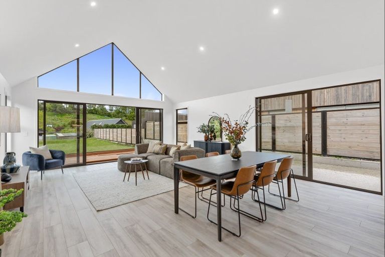 Photo of property in 10 Kamana Rise, Wanaka, 9382