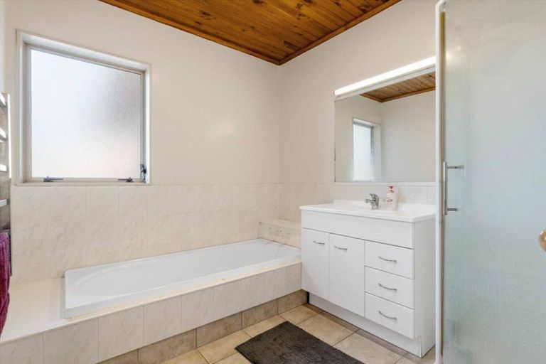 Photo of property in 54 Fairview Place, Te Puke, 3119
