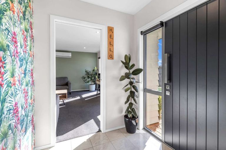 Photo of property in 17 Story Street, Foxton Beach, Foxton, 4815