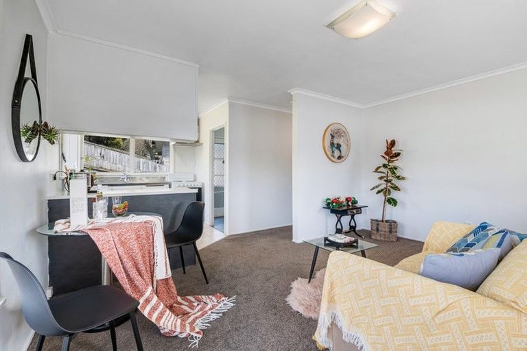 Photo of property in 1/13 Ayton Drive, Totara Vale, Auckland, 0629