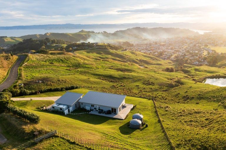 Photo of property in 225 Wheatstone Road, Wainui, Gisborne, 4073