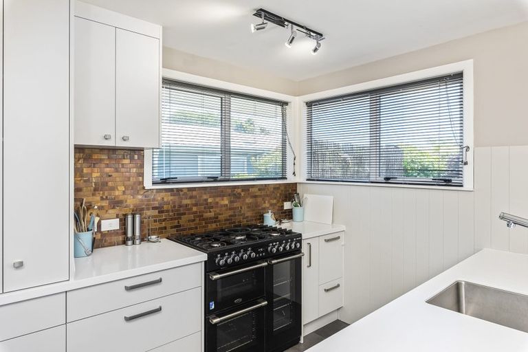 Photo of property in 18 Teoti Street, Paraparaumu Beach, Paraparaumu, 5032