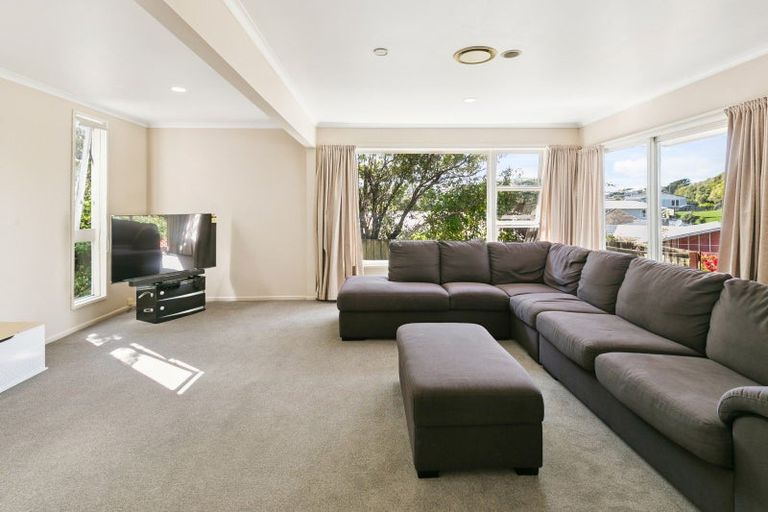 Photo of property in 29 Kahikatea Grove, Paparangi, Wellington, 6037