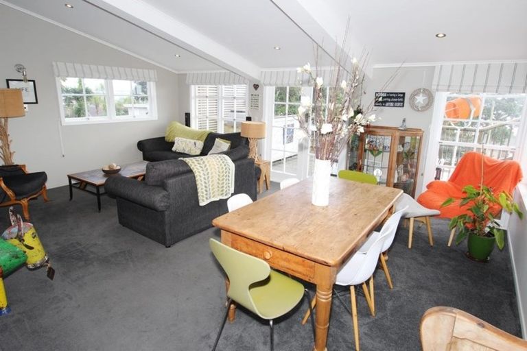 Photo of property in 11 River Road, Red Beach, 0932