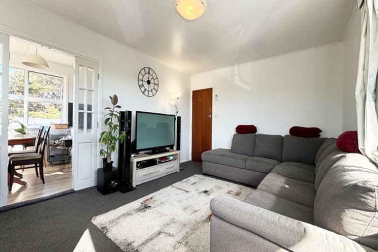 Photo of property in 32 Mark Avenue, Paparangi, Wellington, 6037