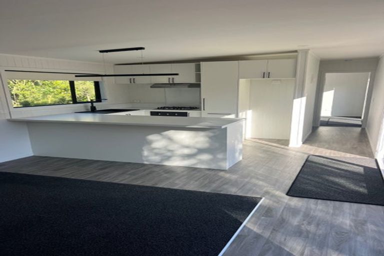Photo of property in 28 Parawera Drive, Acacia Bay, Taupo, 3330
