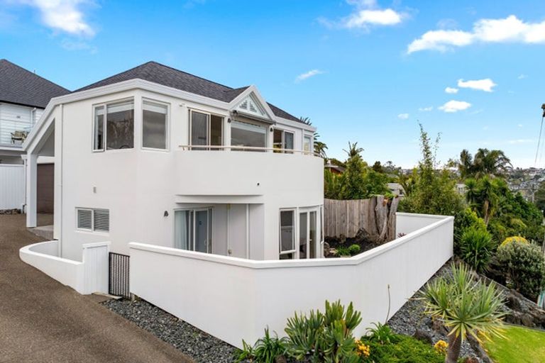 Photo of property in 1/14 Bournemouth Terrace, Murrays Bay, Auckland, 0630