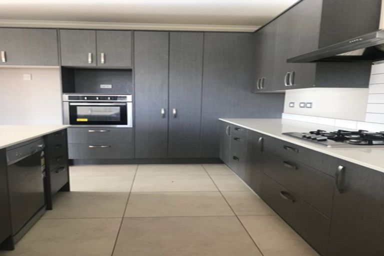 Photo of property in 18 Horizon View Road, Oteha, Auckland, 0632