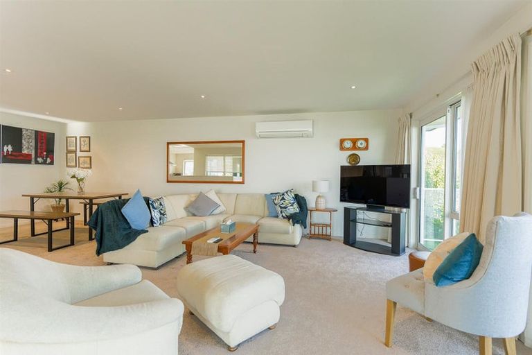 Photo of property in 19 The Brae, Mount Pleasant, Christchurch, 8081