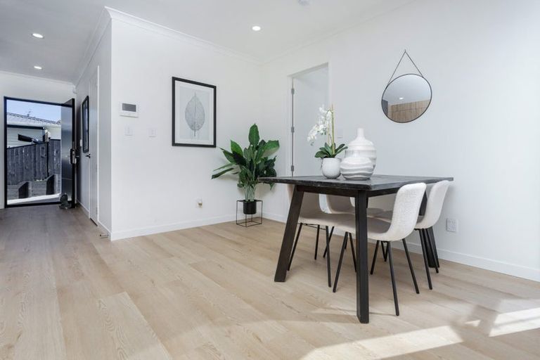 Photo of property in 24b Scarlock Avenue, Browns Bay, Auckland, 0630