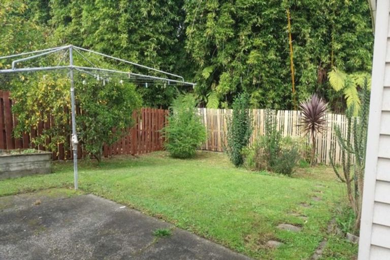 Photo of property in 75 Kemp Road, Massey, Auckland, 0614