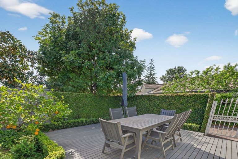 Photo of property in 1/6 Fenwick Avenue, Milford, Auckland, 0620