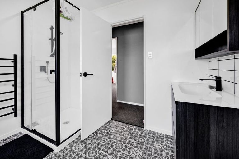 Photo of property in 1 Raunui Crescent, Inglewood, 4330