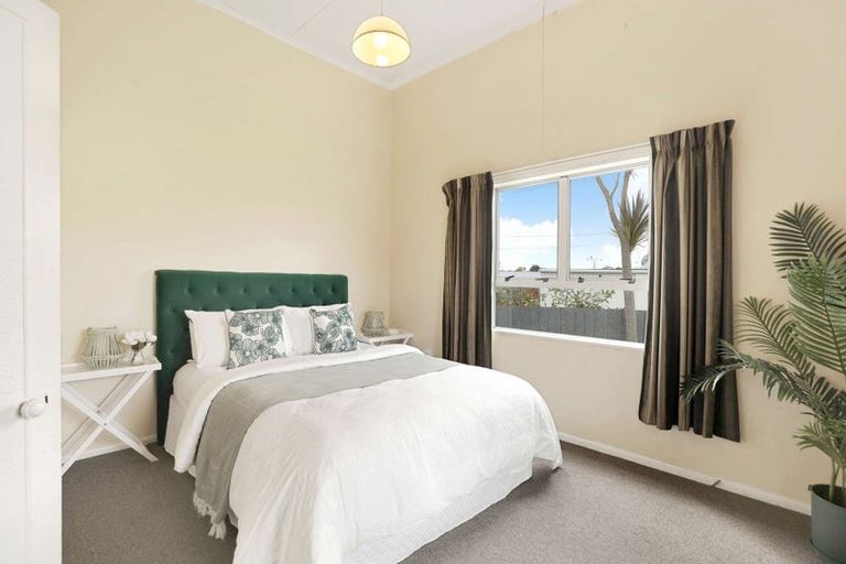 Photo of property in 15 Burton Avenue, Whanganui East, Whanganui, 4500