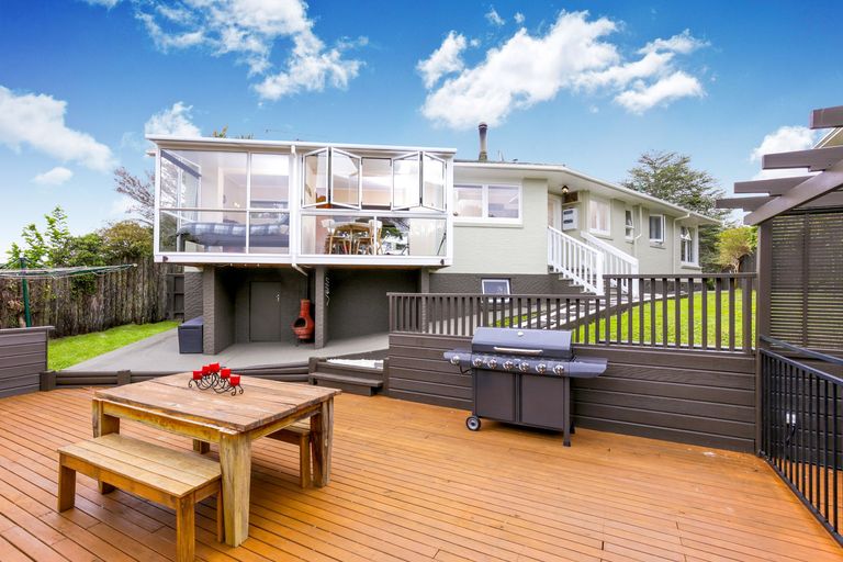 Photo of property in 44 Rimutaka Place, Titirangi, Auckland, 0604